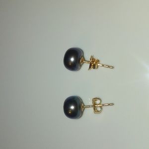 Real Black Pearl Earrings w 14 K Gold post 7 mm